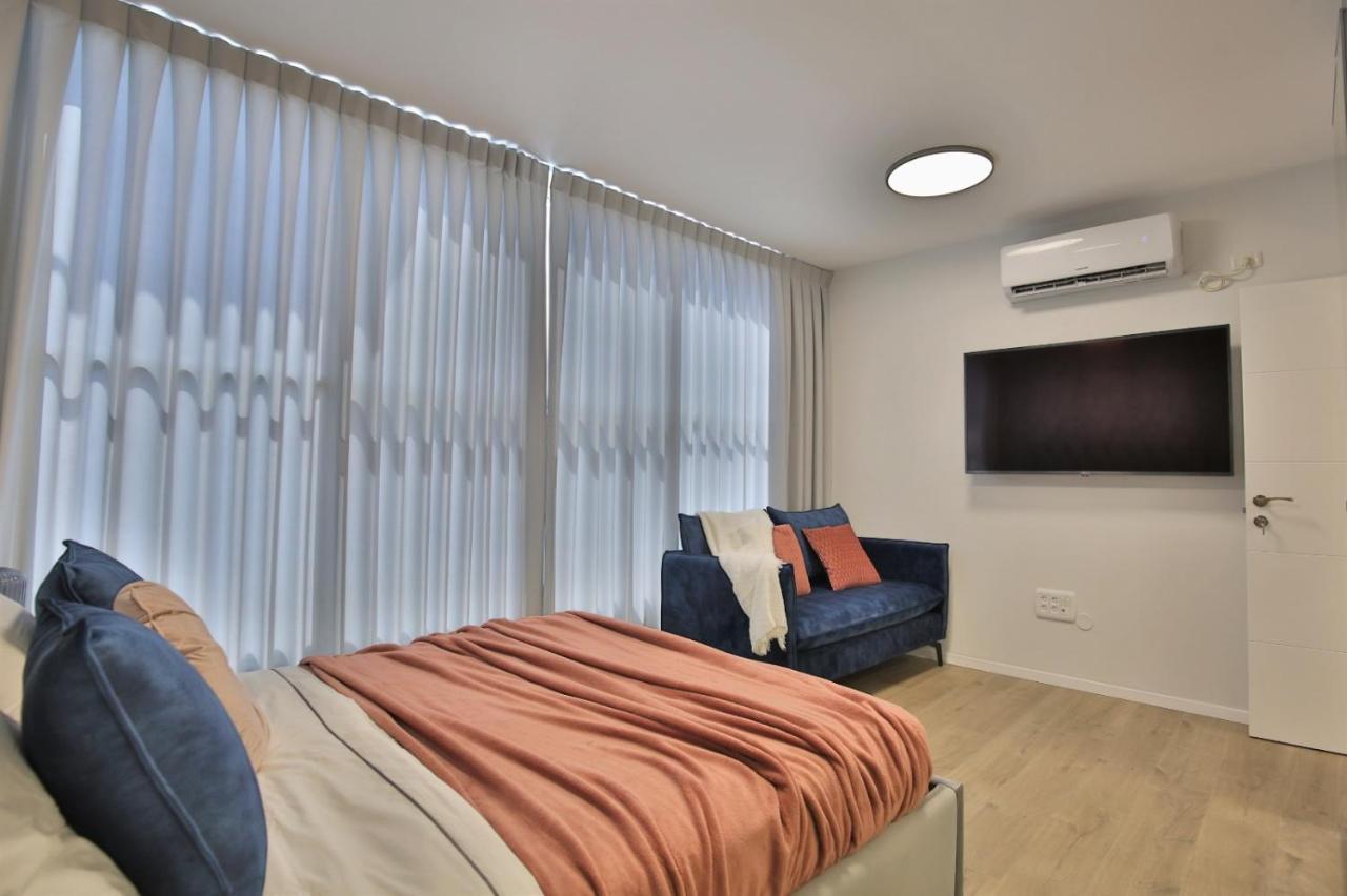 Cozy And Stylish 1-Bedroom Apartment Netanya Esterno foto